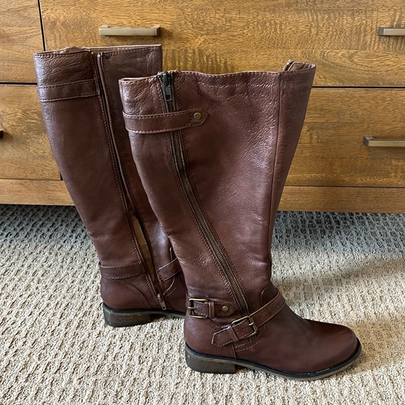 Shoes - Steve Madden tall boots, like new size 7.5.